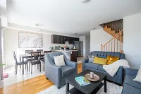 New 3Br Townhouse, Minutes to Niagara Falls and Brock University by Globalstay Hôtels à : Thorold