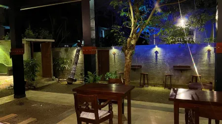 Sea Pink Residence Отели рядом со станцией Aluthgama Railway Station