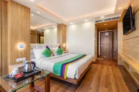 ทรีโบ วารูนา พร้อม วิวภูเขา, มอลล์ โรด - วิวภูเขา
