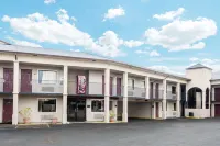 Super 8 by Wyndham San Antonio Pearl District / Downtown Hotels in San Antonio