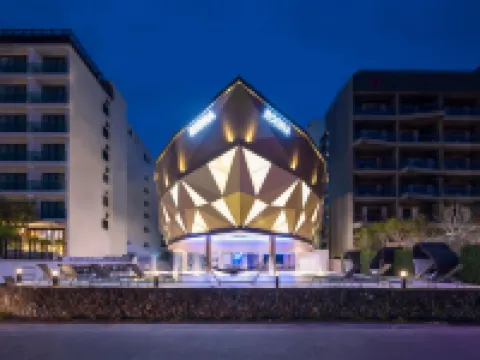Rodina Beach Hotel Hotels near Pattaya Floating Market