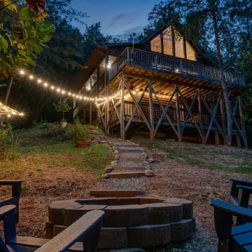 Into the woods 45 Min to Asheville w/ Hot Tub