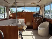 ريفرسايد بوت ريتريت أون ذا ريفر ثامس