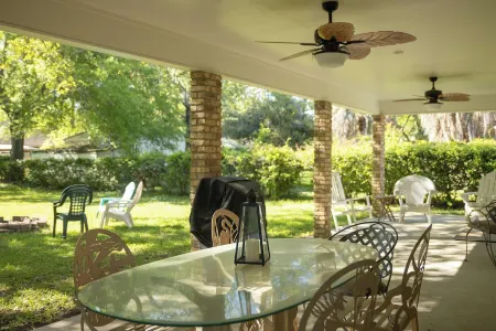 Shorebound - close to beach, casinos & downtown Ocean Springs!!