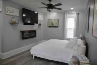 Spacious Comfort in the Heart of Oswego! Hotels in Oswego