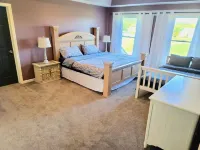 Big And Spacious 5-Bedroom With Outdoor Pool in Kunkletown near Blue Mountain Rose's Creekside Cottage附近的飯店