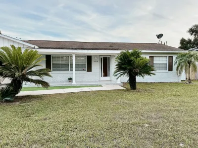 Affordable 3 Bedroom Home W / Private Pool. Minutes from Orlando's theme parks Hôtels à proximité de : Spectrum Stadium