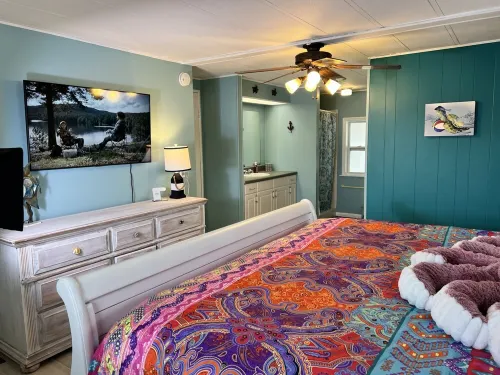 2-Bedroom Sleeps 4, Waterfront Cottage and Mooring Near Homosassa Springs