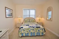 Luxurious Oceanfront Villa - Pool, Hot tub, Waterfront View
