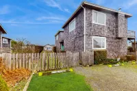 Oceanview & dog-friendly home with fenced yard - dig for clams