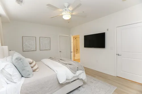 Sojourns Modern Sanctuary 2 BR Sleeps 8 Pool Views