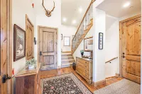 Luxury Mountain Retreat with Private Hot Tub and Stunning Views - Exquisite Sanctuary