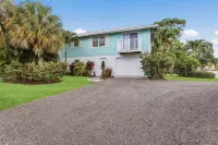 Heated Private Pool and Game Room Experience - Luxurious Oasis
