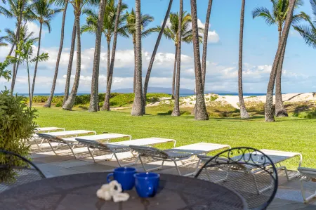 Budget Friendly Oceanfront Condo, Unbeatable Sunsets! Отели рядом с достопримечательностью «Kihei Aquatic Center»