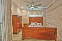 Charming Cottage with Spacious Backyard - Inviting Hill Country Escape