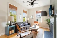 Cozy Atmosphere, Spacious Living and Outdoor Porch - Charming Haven Hoteles en North Charleston