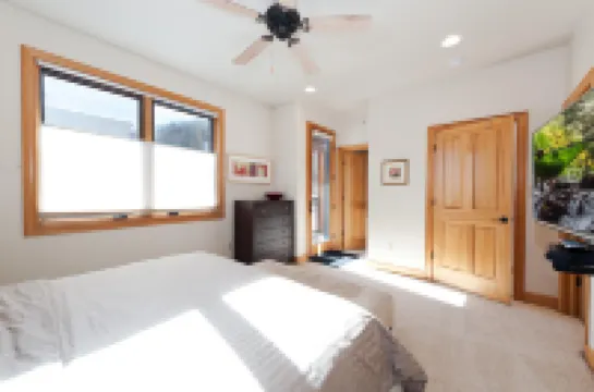 Scenic Views and Convenient Trolley Access - Elegant Retreat