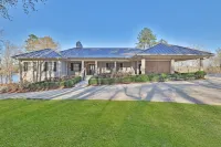 Light-Up Pool, In-Pool Jacuzzi and Gym with Sauna - Exquisite Serenity Hotels in Bibb County