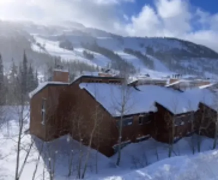 Cozy Mountain Getaway with Balcony and Rustic Kitchen - Inviting Retreat