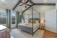 Vibrant Design and Cozy Comfort - Stylish Nashville Retreat Hotels near Kroger