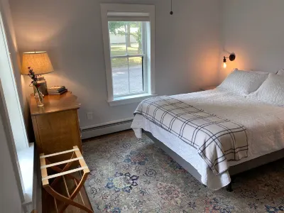 Easy Access to Downtown and Beach Parking - Charming Spacious Haven