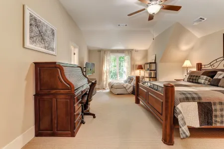 Stars Align Cottage - Relaxing Hot Tub, Home in Big Canoe + More! Отели рядом с достопримечательностью «Парк штата Амикалола Фолс»