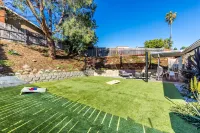 Modern Kitchen and Private Backyard Oasis - Charming Spacious Haven Các khách sạn ở La Mesa