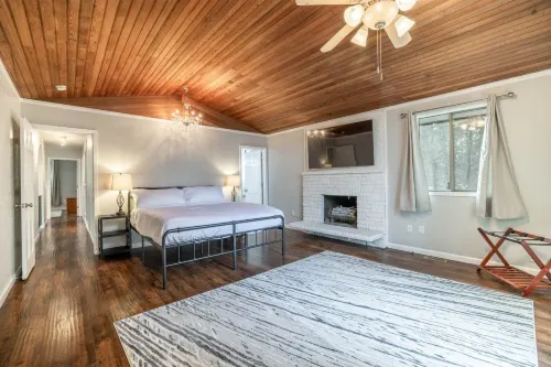 Spacious Retreat with Pickleball Court and Game Room - Inviting Oasis Hotel a Post Falls