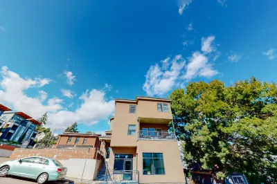 Stylish condo w/ balcony, private washer/dryer, & full kitchen - close to river