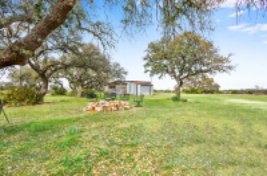 Enchanting Retreat with Panoramic Views - Rustic Luxury Oasis