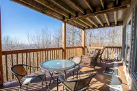 Mountain Views and Spacious Entertaining Areas - Charming Retreat