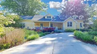 Spacious Screened Porch and Fire Pit - Charming Coastal Haven