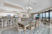 Gulf Front Views and Resort-Style Amenities - Luxurious Coastal Retreat