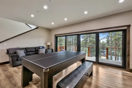 Expansive Lake Views and Hot Tub - Modern Cozy Haven