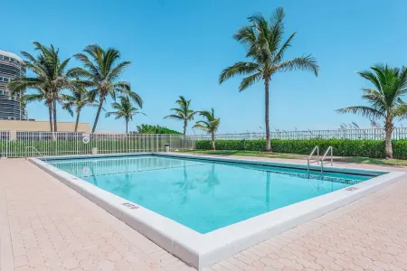 Hutchinson Island, BeachFront, Heated Pool, Balcony, Top Floor