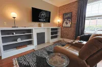 1st Floor Industrial Studio - Walk to DT Các khách sạn ở Knox County