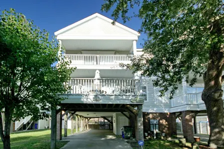 Ocean View and Private Pool - Exquisite Coastal Retreat
