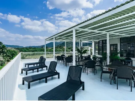 Resort In Ao no Dokutsu Отели рядом с достопримечательностью «Йонехара- Бич»