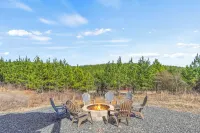 Luxury Hilltop, Surreal Views, Pool, Hot Tub, Firepit & 4Kings Bed Hotels in 