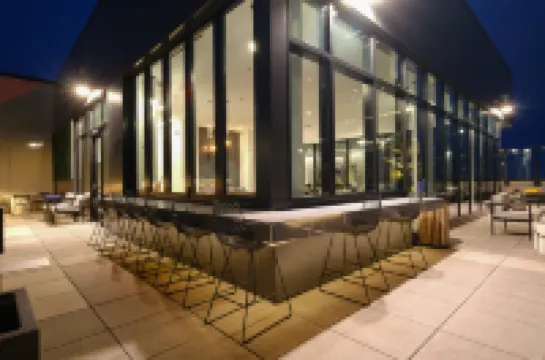 Azure Heights: Executive Stay | 21st-Floor Luxury Suite with Skyline Views