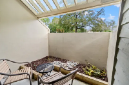 Coastal Oasis with Pool Access and Fast Wifi - Luxurious Retreat