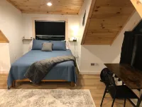 Serene Retreat - Hot Tub, WiFi, Relaxing Getaway Hotels in Campton