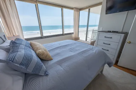 Balcony and Heated Pools - Stunning Ocean View Retreat