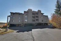 Breathtaking Mountain Views and Cozy Fireplace - Charming Outdoor Retreat