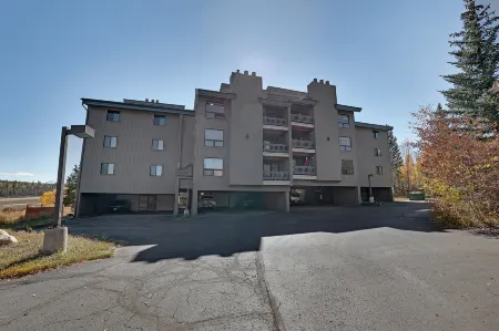 Breathtaking Mountain Views and Cozy Fireplace - Charming Outdoor Retreat Отели в г. Уайлдернест