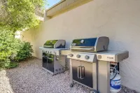 Relaxing Condo w/ free parking - Just a 5 Min Drive to Old Town!