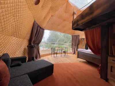 Glamping Jedlova - Romantic and Family Getaway Hoteles en Chřibská