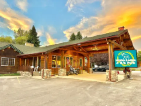 The Idaho Lodge & RV Park Hotels in Boundary County