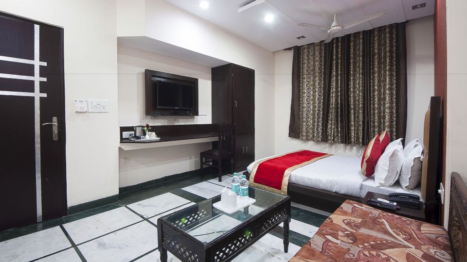 Hotel Apra Inn
