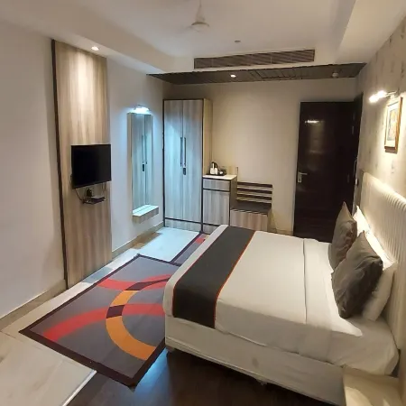 Broadway Inn Отели рядом с достопримечательностью «Торговый центр Pink Square Mall»